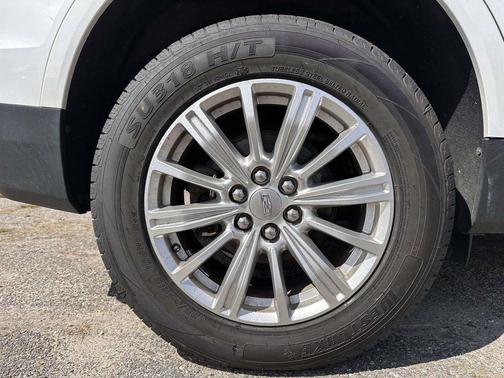 Crystal White Tri-Coat 2018 Cadillac XT5 Base