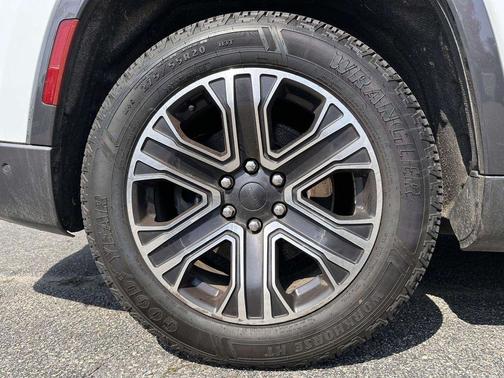 Bright White Clearcoat 2022 Jeep Wagoneer Series III