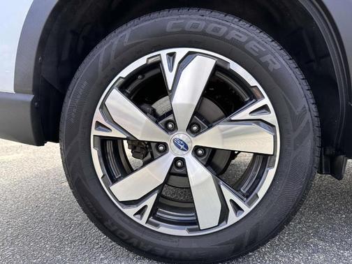 Crystal White Pearl 2021 Subaru Forester Touring