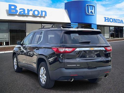 Mosaic Black Metallic 2021 Chevrolet Traverse LT Leather