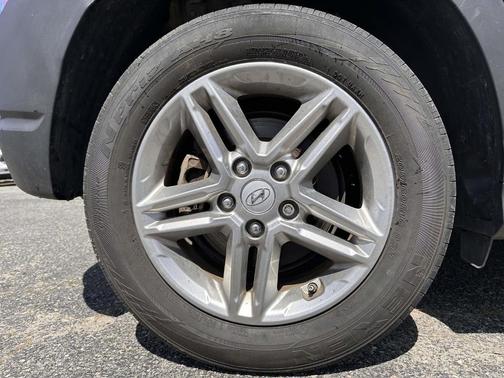 Lunar White 2023 Hyundai KONA SE