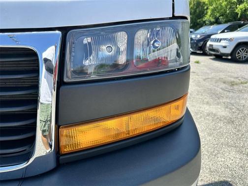 2023 GMC Savana 2500 Work Van