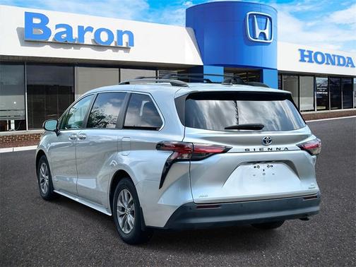 2021 Toyota Sienna XLE