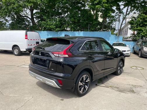 Labrador Black Pearl 2024 Mitsubishi Eclipse Cross SE