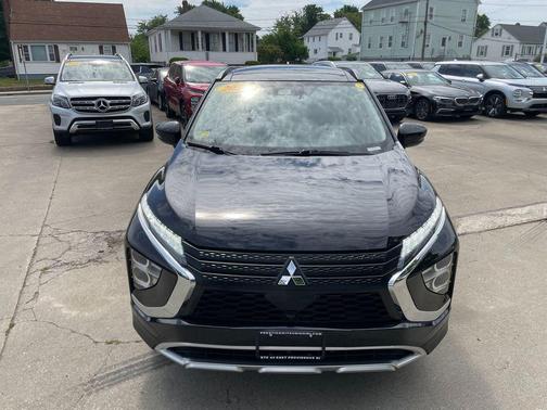 Labrador Black Pearl 2024 Mitsubishi Eclipse Cross SE