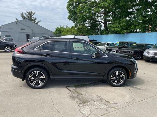 Labrador Black Pearl 2024 Mitsubishi Eclipse Cross SE
