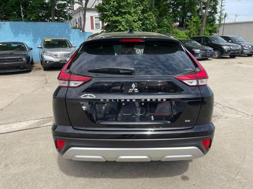 Labrador Black Pearl 2024 Mitsubishi Eclipse Cross SE