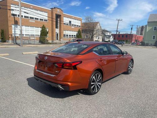 Sunset Drift Chromaflair 2022 Nissan Altima SR Intelligent AWD