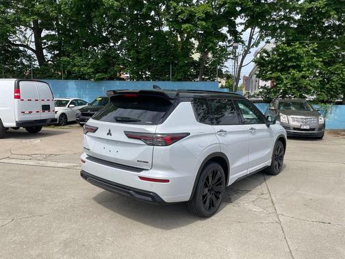 White Diamond With Black Roof 2026 Mitsubishi Outlander SEL S-AWC