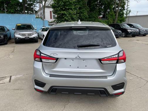 Alloy Silver Metallic 2026 Mitsubishi Outlander Sport 2.0 ES
