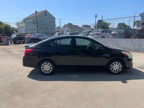 Super Black 2015 Nissan Versa 1.6 S+