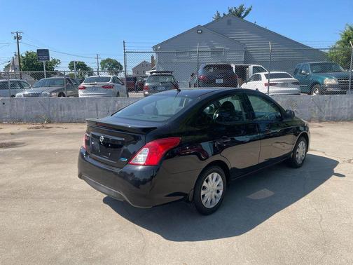 Super Black 2015 Nissan Versa 1.6 S+