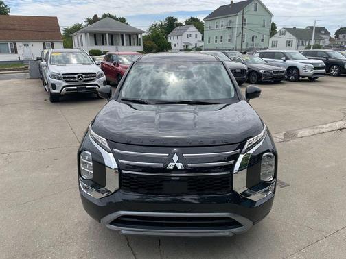 Black Diamond 2026 Mitsubishi Outlander SE