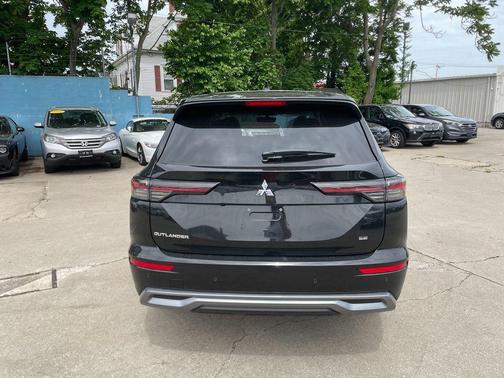 Black Diamond 2026 Mitsubishi Outlander SE
