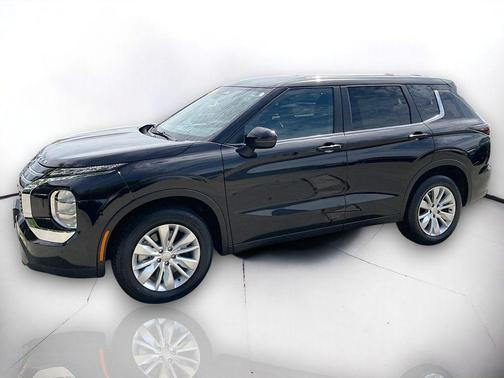 Labrador Black Pearl 2026 Mitsubishi Outlander ES S-AWC