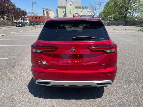 Red Diamond 2022 Mitsubishi Outlander SE