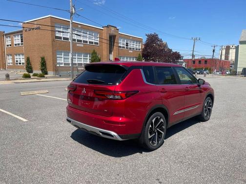 Red Diamond 2022 Mitsubishi Outlander SE