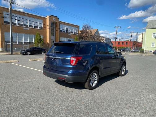 2017 Ford Explorer Base