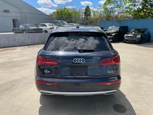 Moonlight Blue Metallic 2018 Audi Q5 2.0T Premium Plus