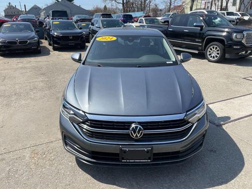 Platinum Gray Metallic 2024 Volkswagen Jetta 1.5T S