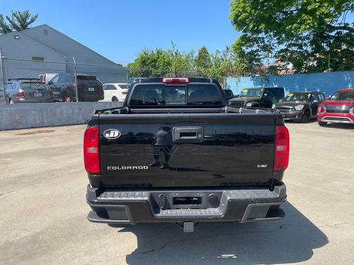 Black 2022 Chevrolet Colorado LT