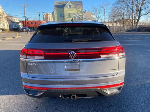 2024 Volkswagen Atlas Cross Sport 2.0T SE w/Technology 4MOTION