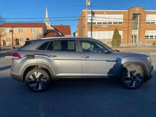 2024 Volkswagen Atlas Cross Sport 2.0T SE w/Technology 4MOTION