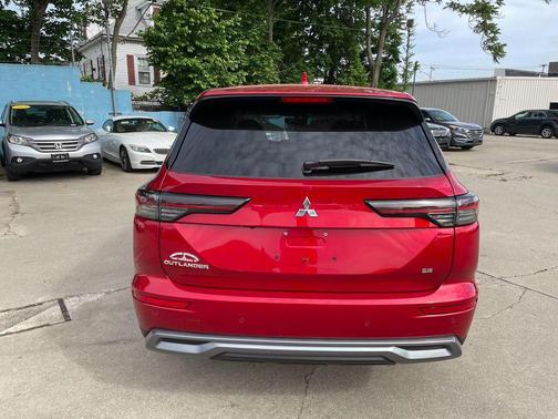Red Diamond 2026 Mitsubishi Outlander SE
