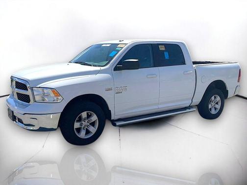Bright White Clearcoat 2019 RAM 1500 SLT