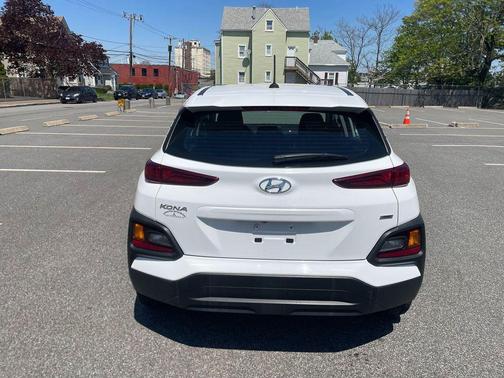Lunar White 2021 Hyundai KONA SE