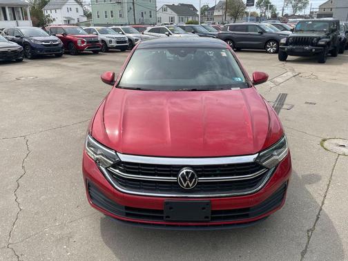 Kings Red Metallic 2023 Volkswagen Jetta 1.5T SE