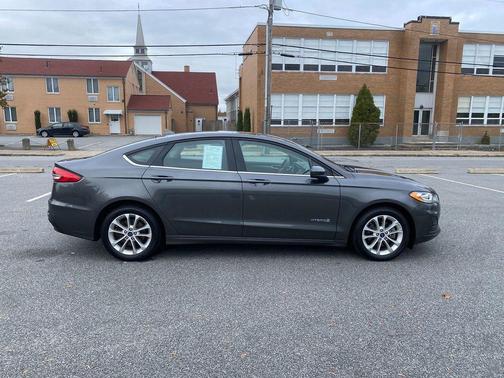 2019 Ford Fusion Hybrid SE