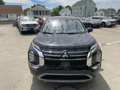 Black Diamond 2026 Mitsubishi Outlander SE