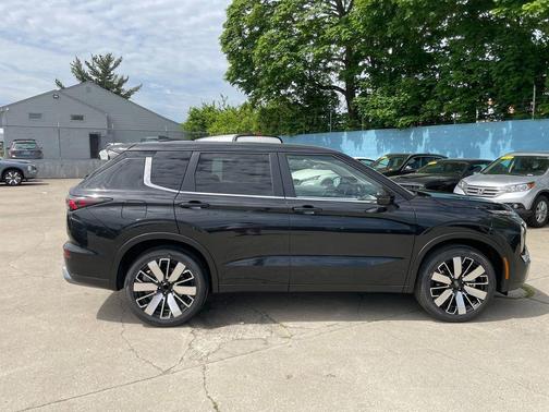 Black Diamond 2026 Mitsubishi Outlander SE
