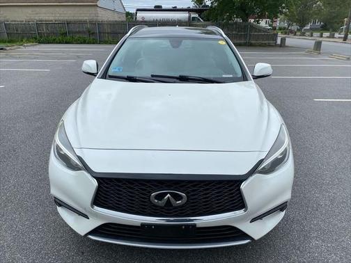 2018 INFINITI QX30 Premium