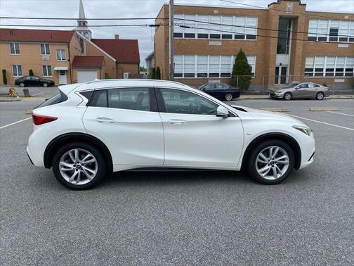 2018 INFINITI QX30 Premium