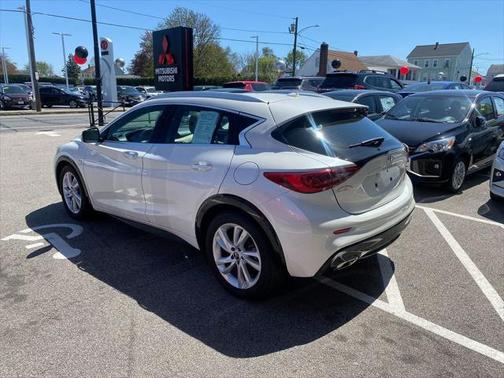 2018 INFINITI QX30 Premium
