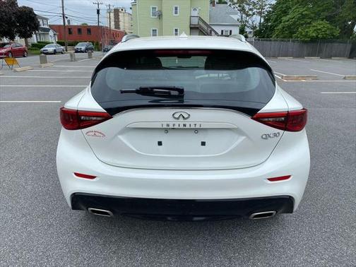 2018 INFINITI QX30 Premium
