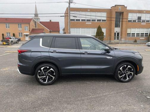 2025 Mitsubishi Outlander PHEV SEL