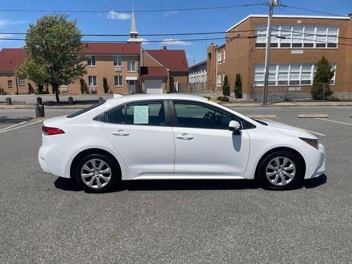 Ice Cap 2024 Toyota Corolla LE