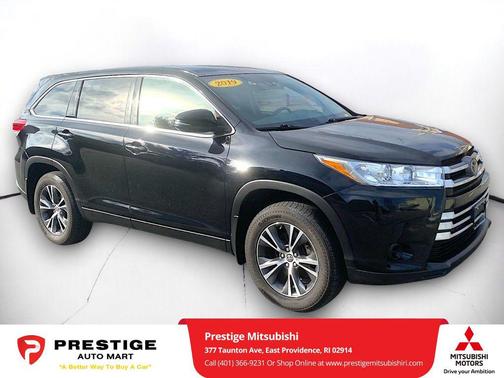 Midnight Black Metallic 2019 Toyota Highlander LE