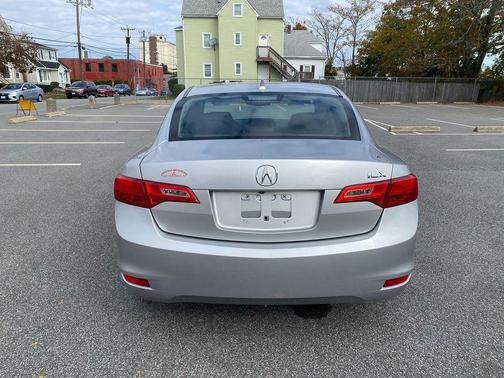 2013 Acura ILX 2.0L w/Premium Package