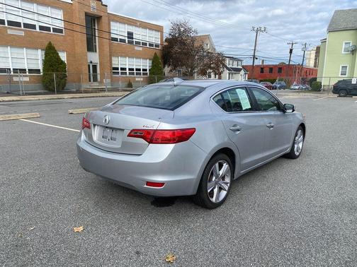2013 Acura ILX 2.0L w/Premium Package