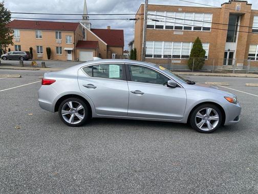 2013 Acura ILX 2.0L w/Premium Package