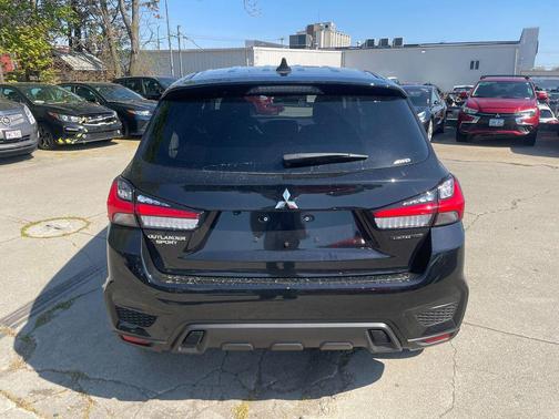 Labrador Black Pearl 2026 Mitsubishi Outlander Sport 2.0 LE