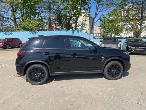 Labrador Black Pearl 2026 Mitsubishi Outlander Sport 2.0 LE