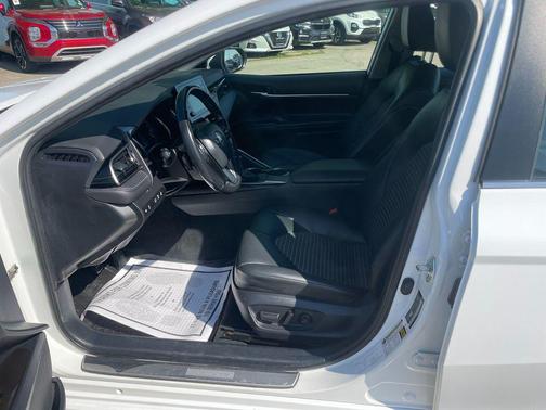White 2022 Toyota Camry SE