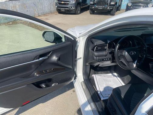 White 2022 Toyota Camry SE