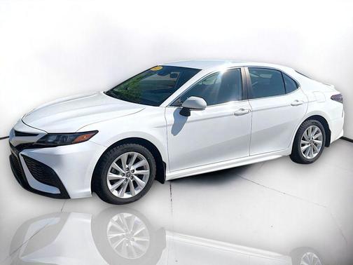 White 2022 Toyota Camry SE
