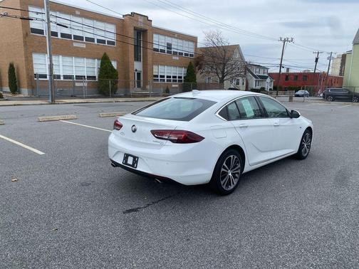 2019 Buick Regal Sportback AWD Essence